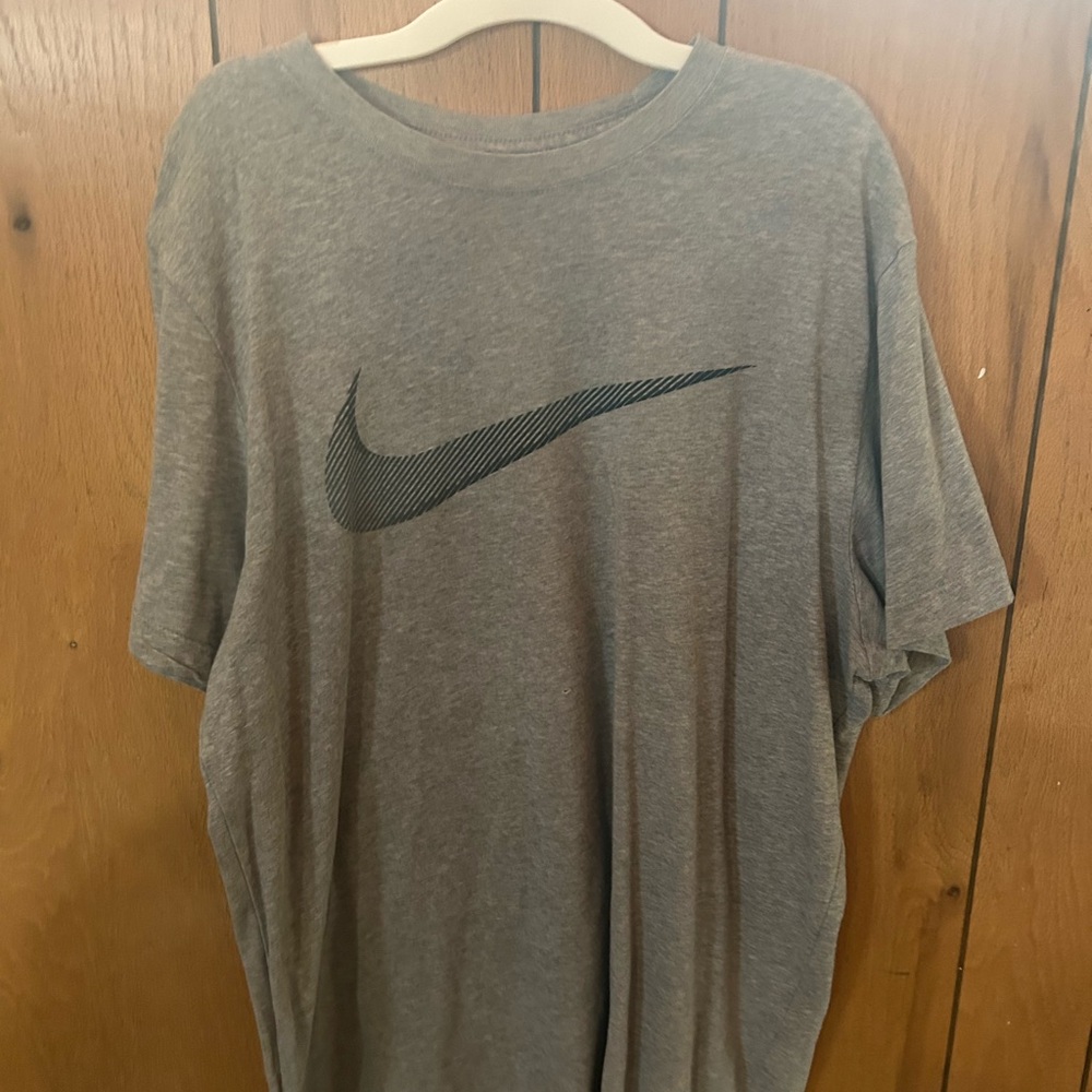 Nike Heather Gray Short Sleeve Tee